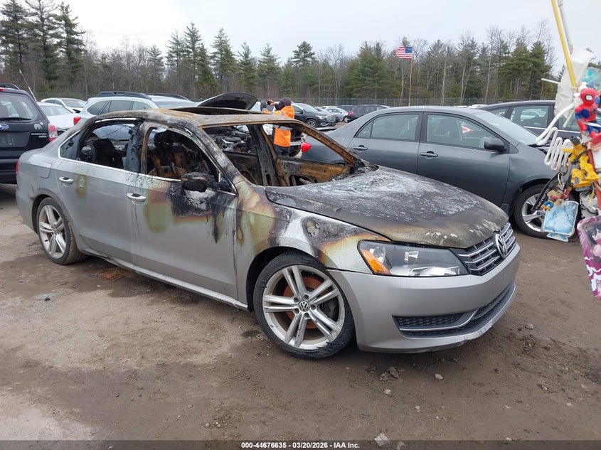 2014 VOLKSWAGEN PASSAT 2.0L TDI SE