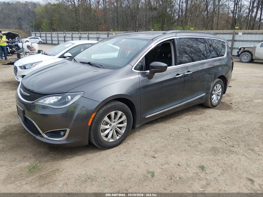 2017 Chrysler Pacifica Touring-L