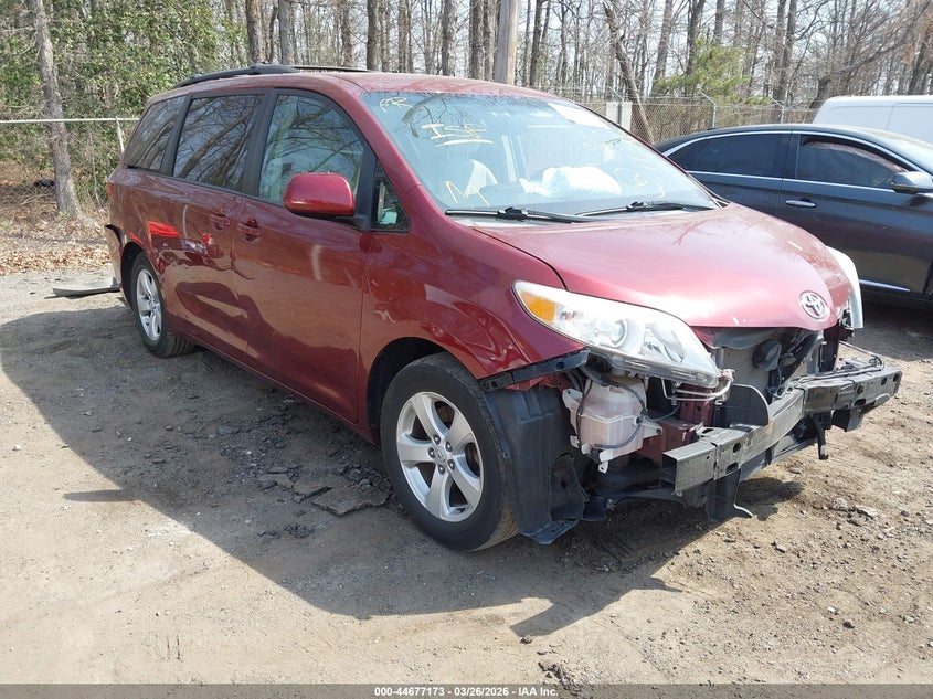 2015 Toyota Sienna Le 8 Passenger