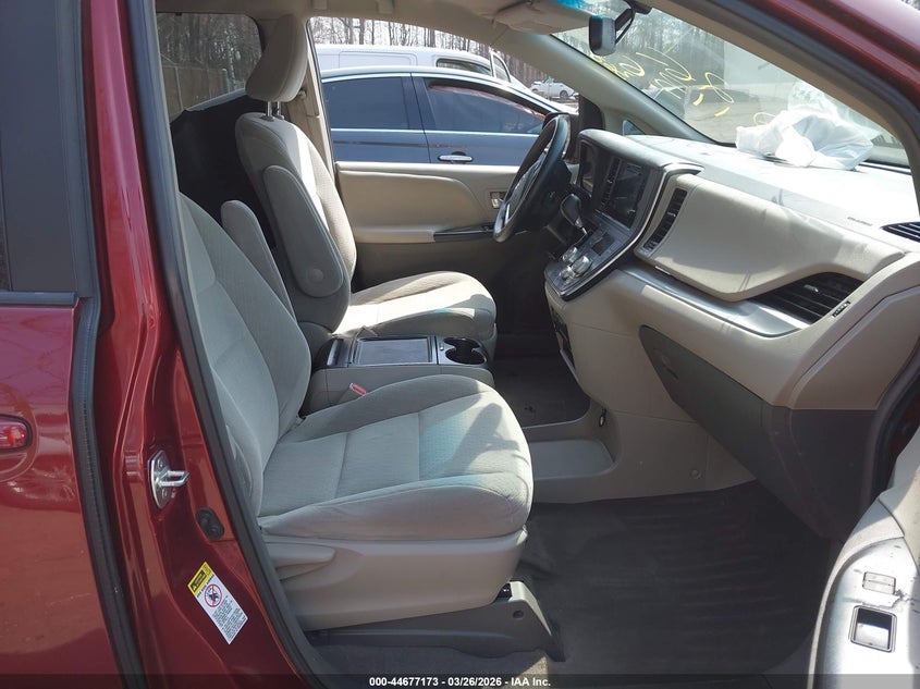 2015 Toyota Sienna Le 8 Passenger