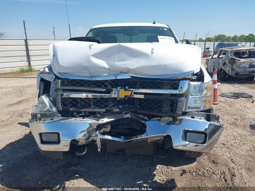 1GC1KXC89CF240741 2012 Chevrolet Silverado 6.6 2500Hd Lt white