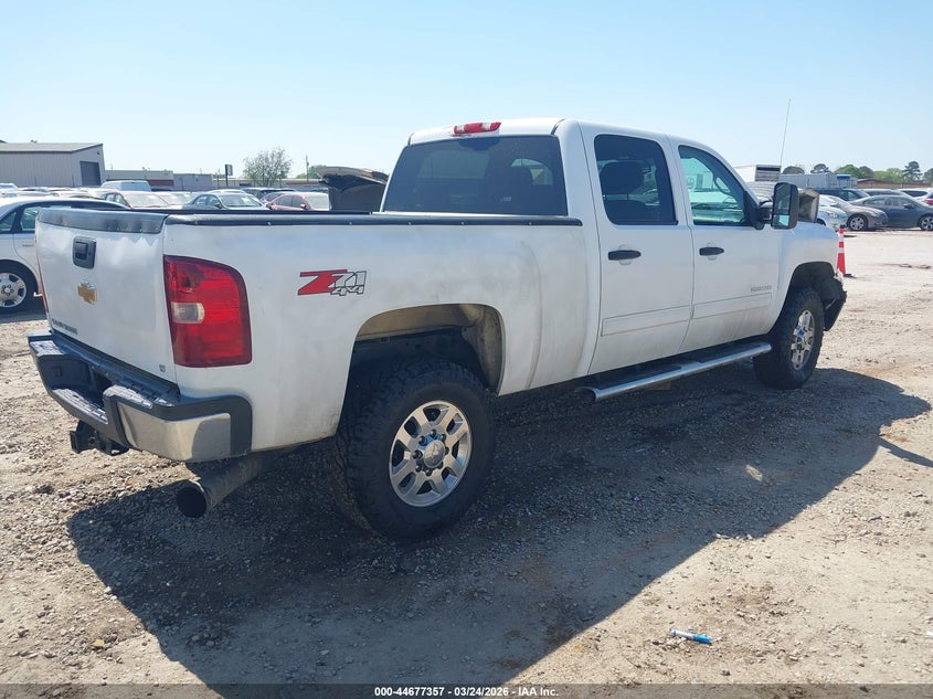 1GC1KXC89CF240741 2012 Chevrolet Silverado 6.6 2500Hd Lt white