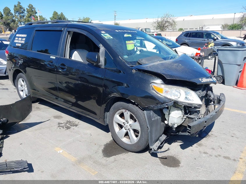 2012 Toyota Sienna Le V6 8 Passenger