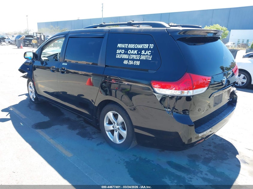2012 Toyota Sienna Le V6 8 Passenger