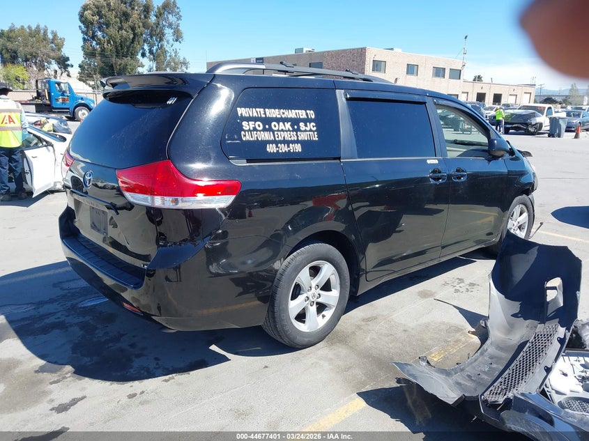 2012 Toyota Sienna Le V6 8 Passenger