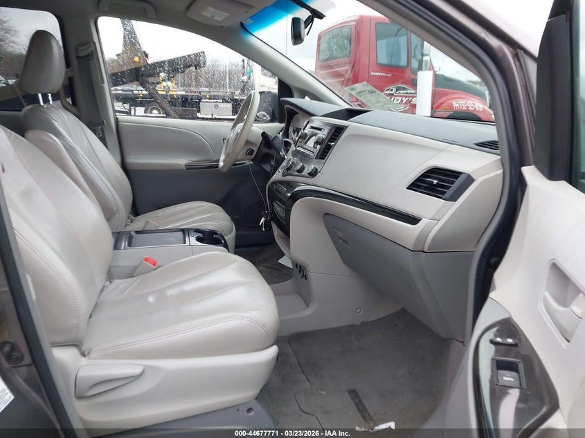 2011 Toyota Sienna Le V6