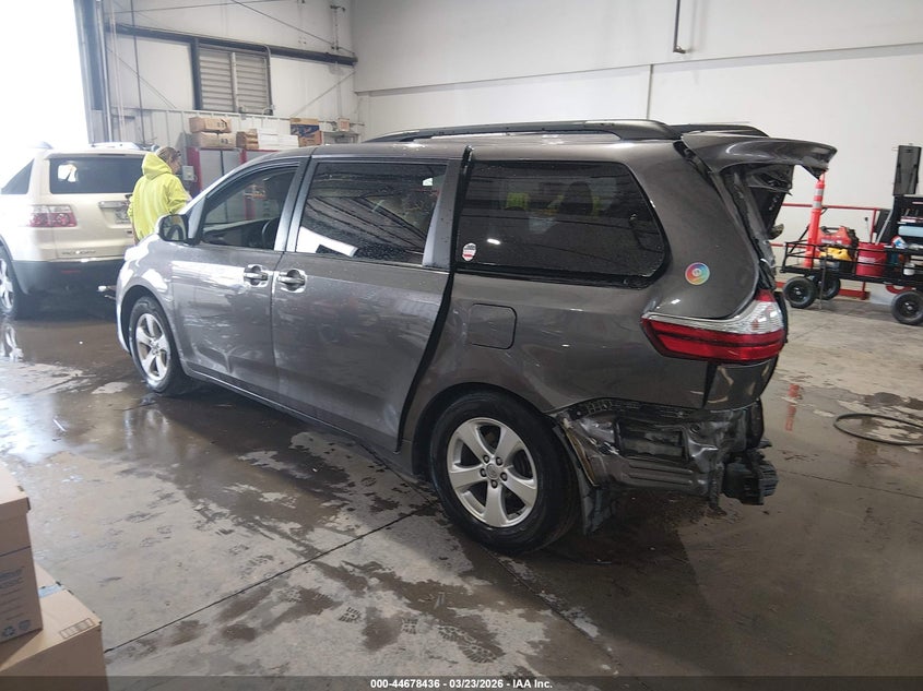 2015 Toyota Sienna Le 8 Passenger