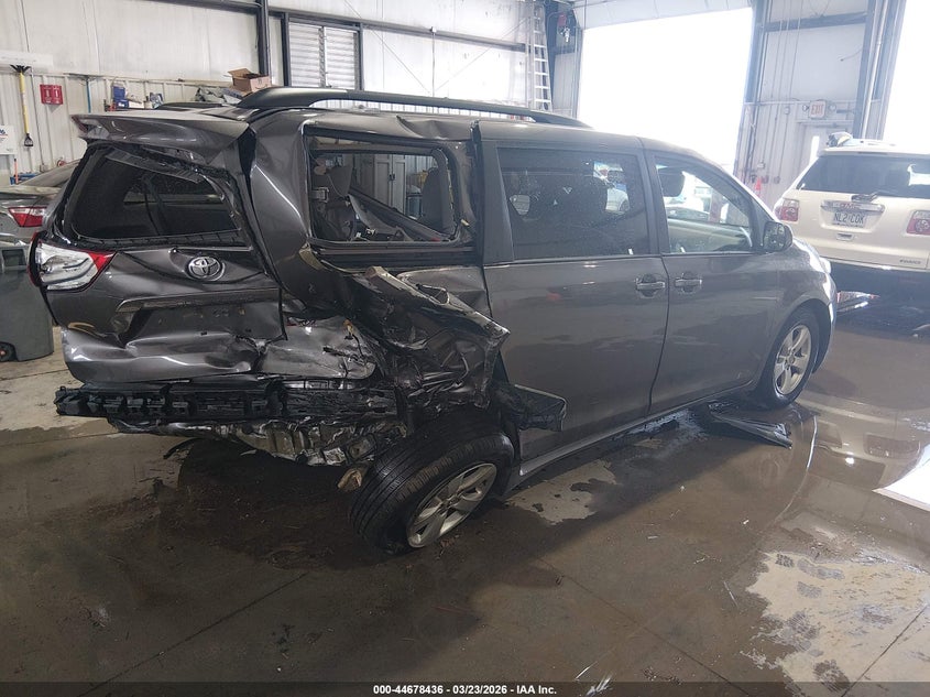 2015 Toyota Sienna Le 8 Passenger