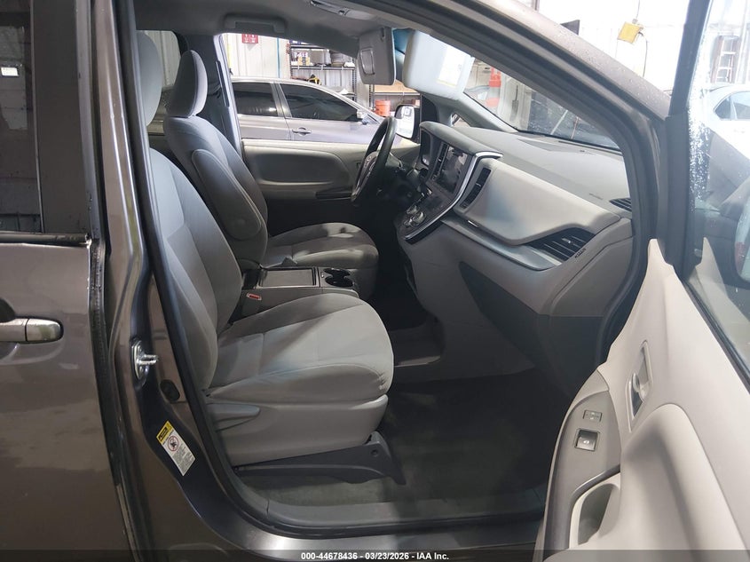 2015 Toyota Sienna Le 8 Passenger