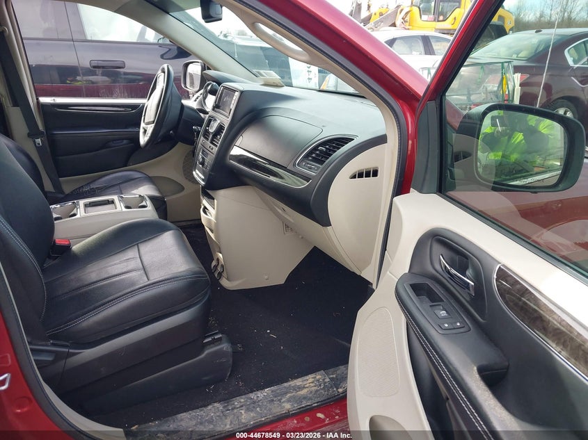 2016 Chrysler Town & Country Touring