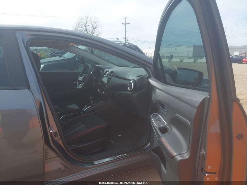 2025 Nissan Versa 1.6 Sr