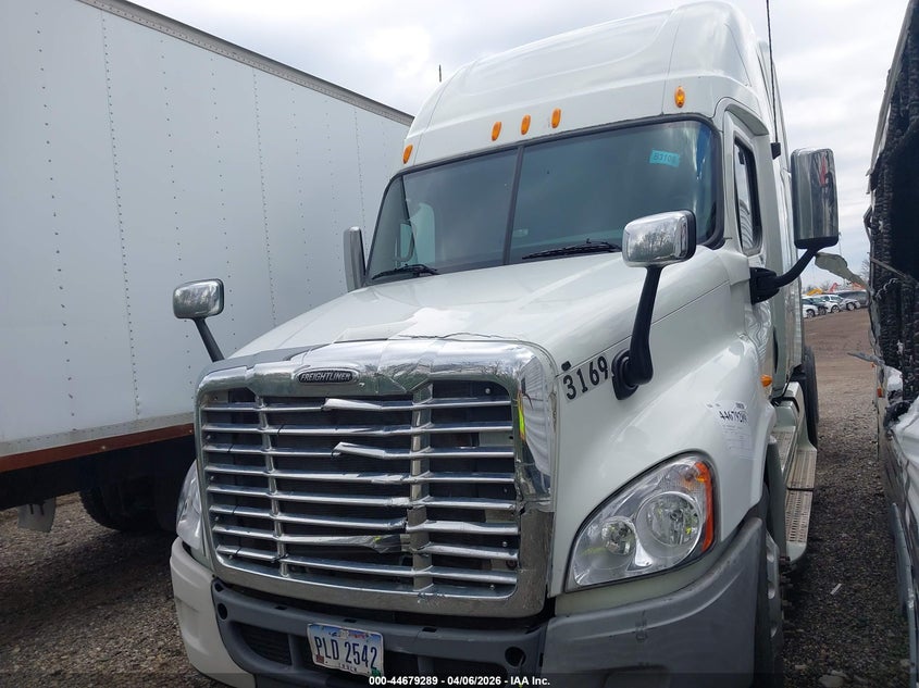 2011 FREIGHTLINER CASCADIA 125 auction photo 2