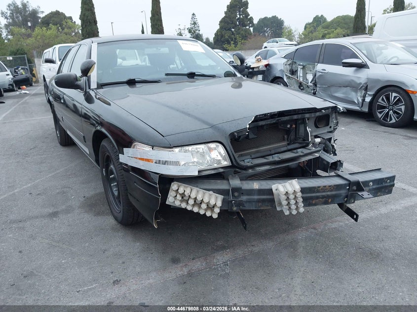 2FABP7BV2BX167881 FORD CROWN VICTORIA Photo 1