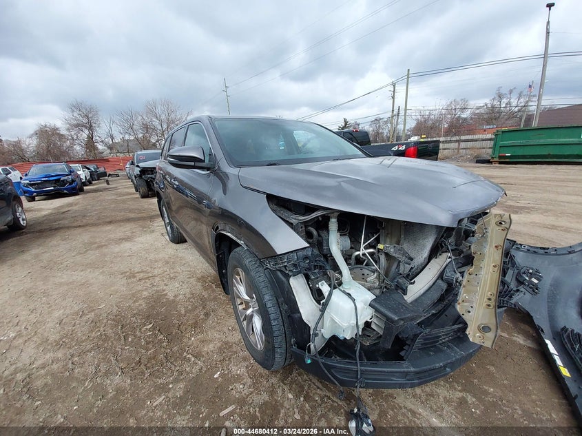 2015 Toyota Highlander Le Plus V6