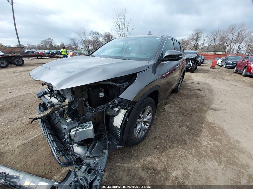 2015 Toyota Highlander Le Plus V6