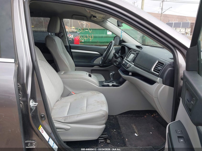 2015 Toyota Highlander Le Plus V6