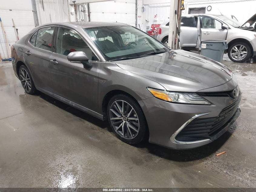 2023 TOYOTA CAMRY XLE