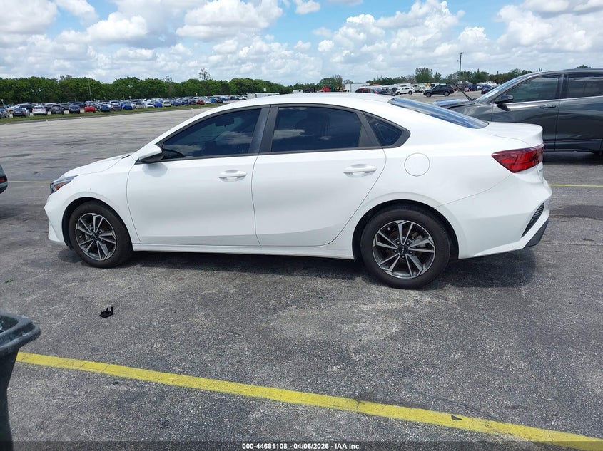 VIN 3KPF24AD8RE787734 2024 KIA FORTE LXS