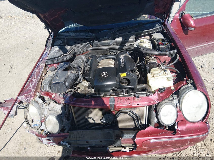 2000 Mercedes-Benz E 320 4M VIN: WDBJF82J1YX042198 Lot: 44681589