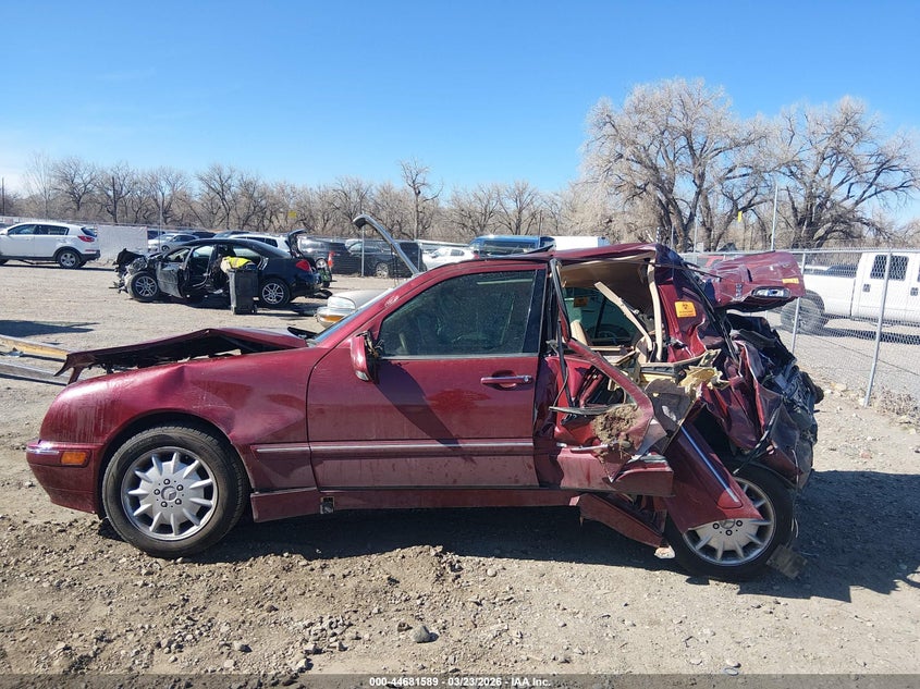 2000 Mercedes-Benz E 320 4M VIN: WDBJF82J1YX042198 Lot: 44681589