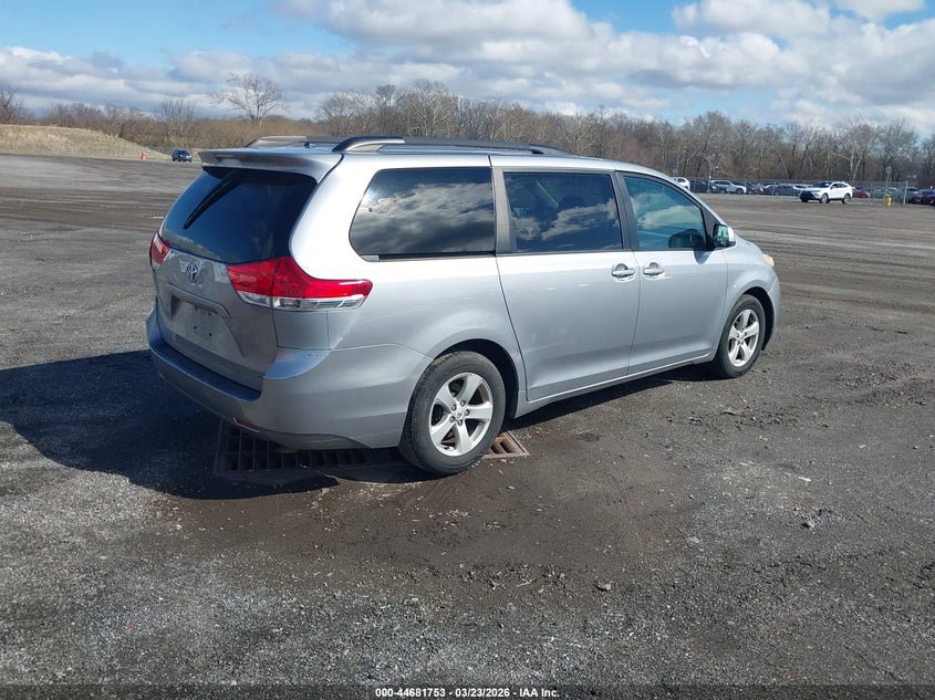2012 Toyota Sienna Le V6 8 Passenger