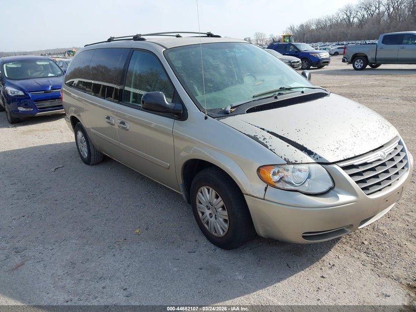 2005 Chrysler Town & Country Lx