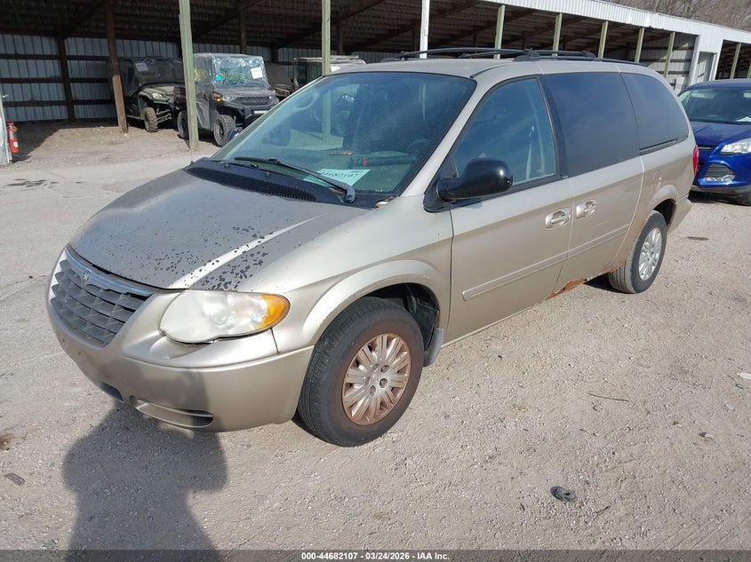 2005 Chrysler Town & Country Lx