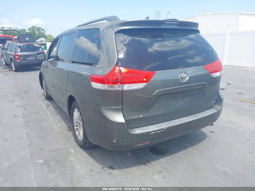 2011 Toyota Sienna Xle V6