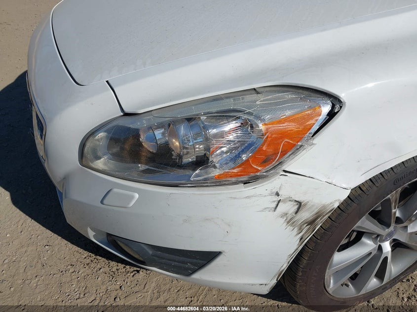 2011 Volvo C70 T5 VIN: YV1672MC9BJ107139 Lot: 44682604