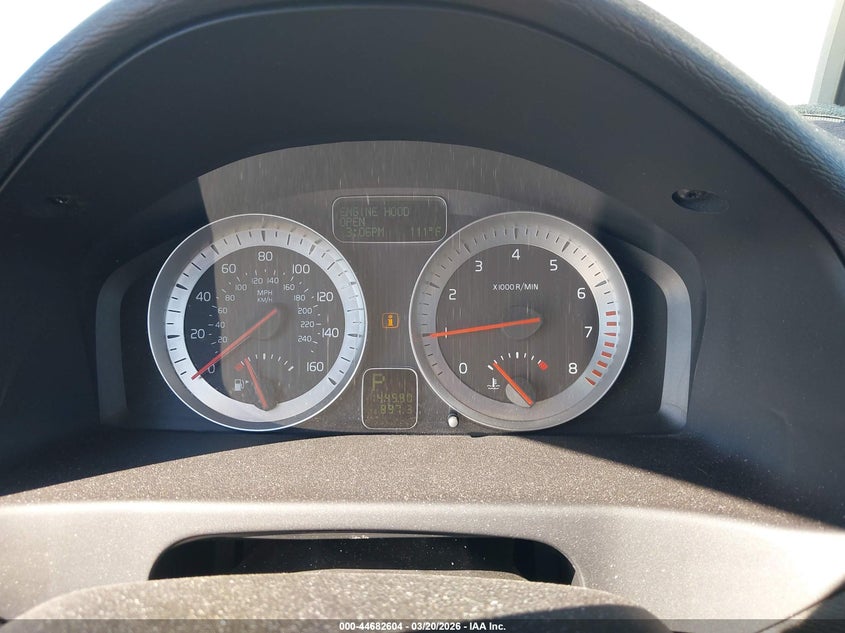 2011 Volvo C70 T5 VIN: YV1672MC9BJ107139 Lot: 44682604