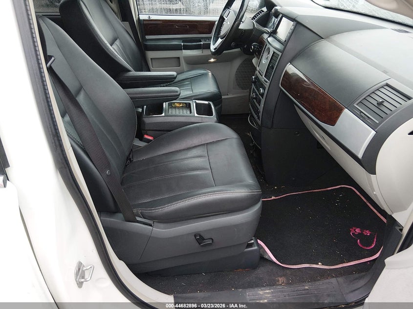 2010 Chrysler Town & Country Touring Plus