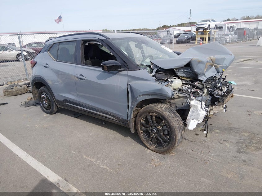 2022 Nissan Kicks Sr Xtronic Cvt
