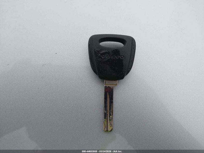 2005 Volvo Xc70 2.5T Awd VIN: YV1SZ592351185818 Lot: 44683008