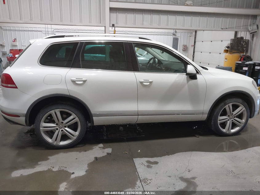 2016 Volkswagen Touareg Vr6 Executive VIN: WVGEF9BPXGD011685 Lot: 44683049