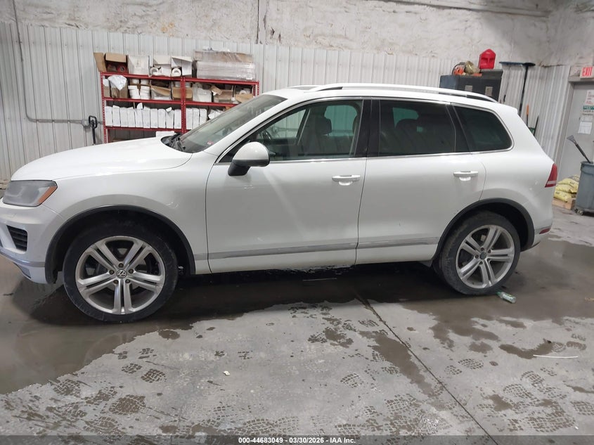 2016 Volkswagen Touareg Vr6 Executive VIN: WVGEF9BPXGD011685 Lot: 44683049