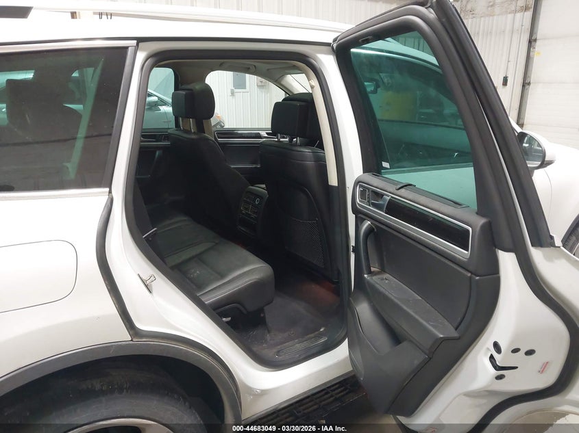 2016 Volkswagen Touareg Vr6 Executive VIN: WVGEF9BPXGD011685 Lot: 44683049