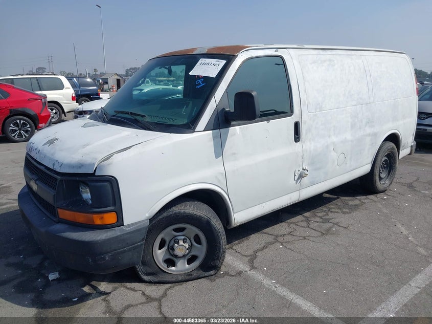 2004 CHEVROLET EXPRESS auction photo 2