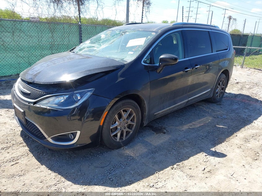 2020 Chrysler Pacifica Touring L 2C4RC1BG7LR268780 photo 1