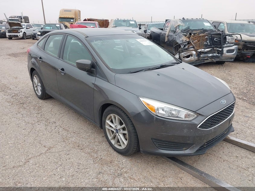 Vin: 1fadp3f26jl280231, lot: 45181442, ford focus se 2018 img_1