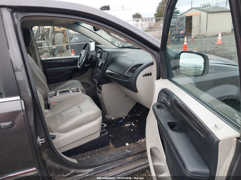 2015 Chrysler Town & Country Touring