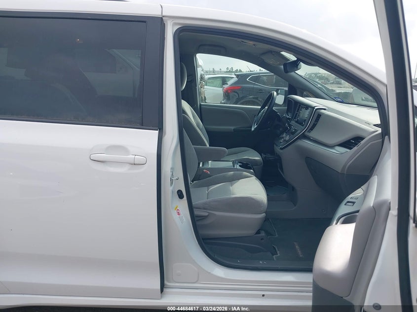 2019 Toyota Sienna Le 8 Passenger