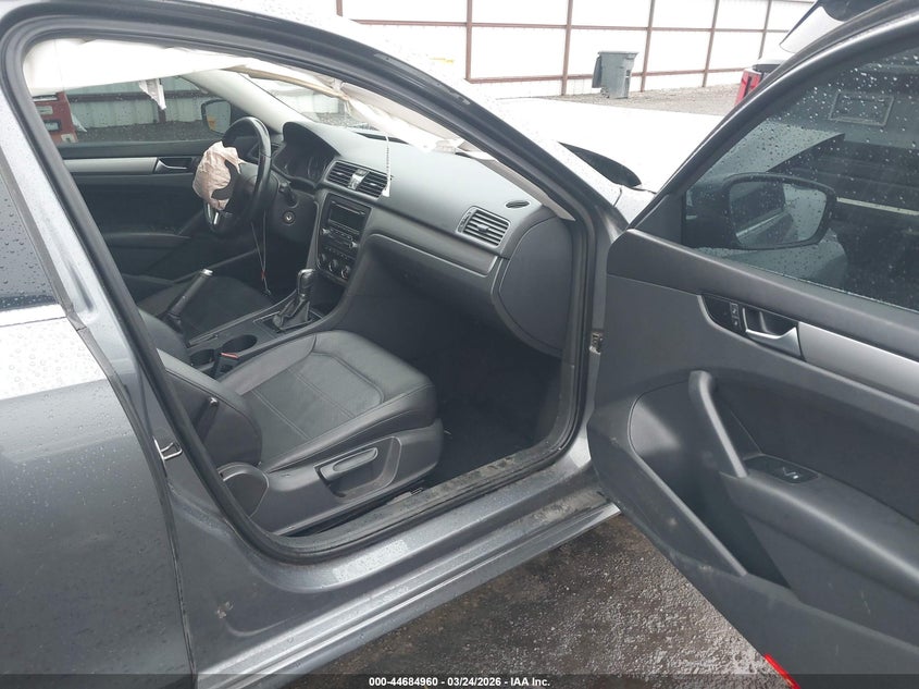 2014 Volkswagen Passat 1.8T Wolfsburg Edition