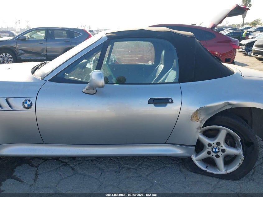 1998 BMW Z3 2.8 VIN: 4USCJ332XWLB63302 Lot: 44684968