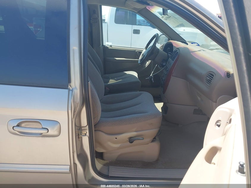 2002 Chrysler Town & Country Lx