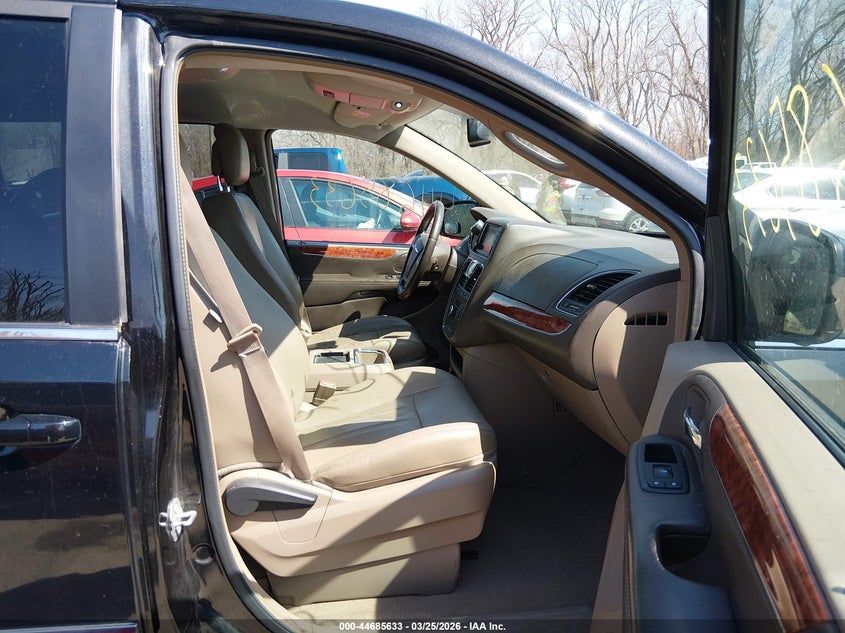 2015 Chrysler Town & Country Touring