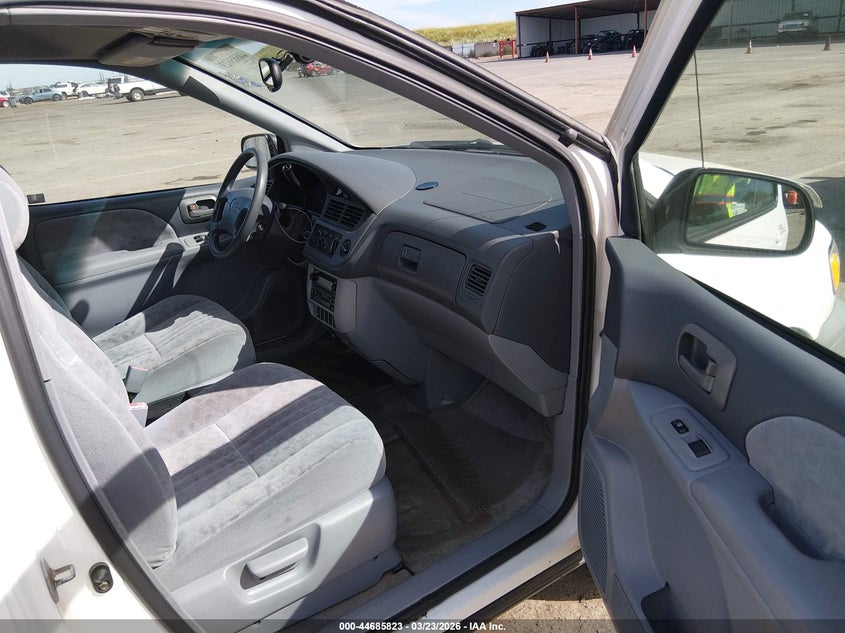 2001 Toyota Sienna Le