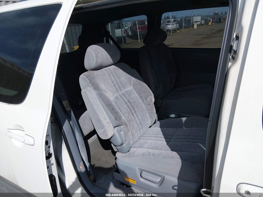 2001 Toyota Sienna Le VIN: 4T3ZF13C71U365984 Lot: 44685823