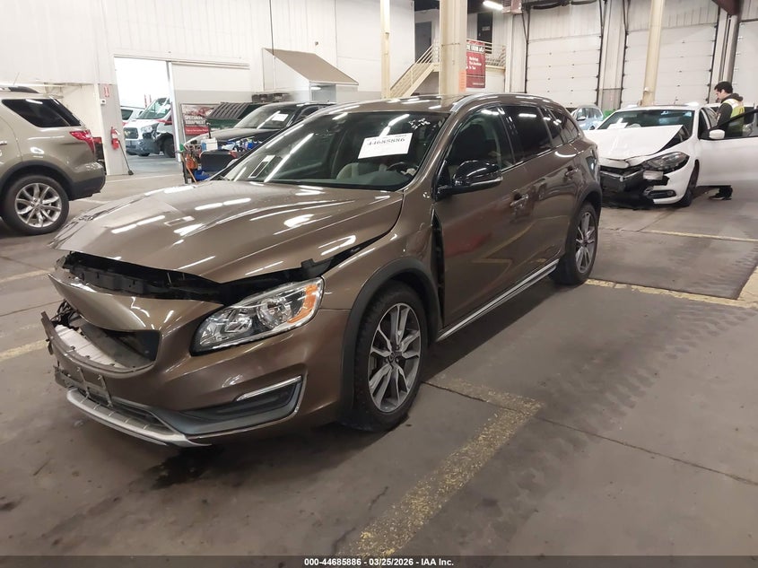2016 Volvo V60 Cross Country T5 YV4612HK1G1006657 photo 1