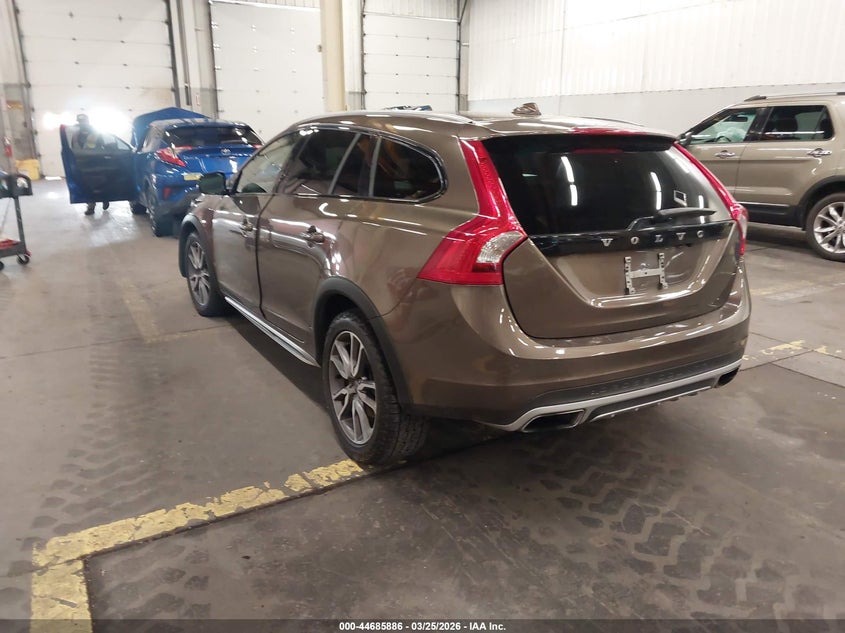Vin: yv4612hk1g1006657, lot: 45183001, volvo v60 cross country t5 20163