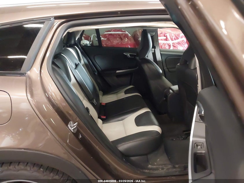 2016 Volvo V60 Cross Country T5 VIN: YV4612HK1G1006657 Lot: 44685886